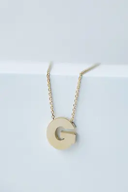 Ожерелье с буквой "G"