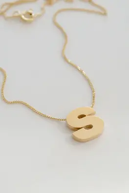 Ожерелье с буквой "S"