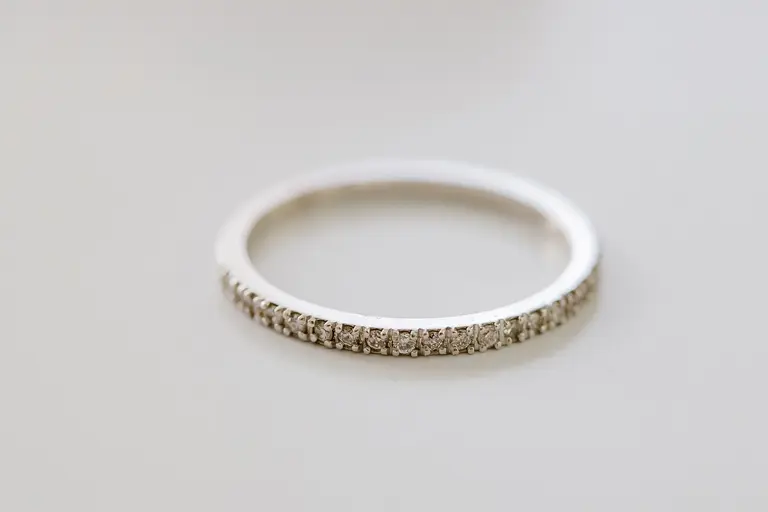 Ring with a diamond row — photo 1