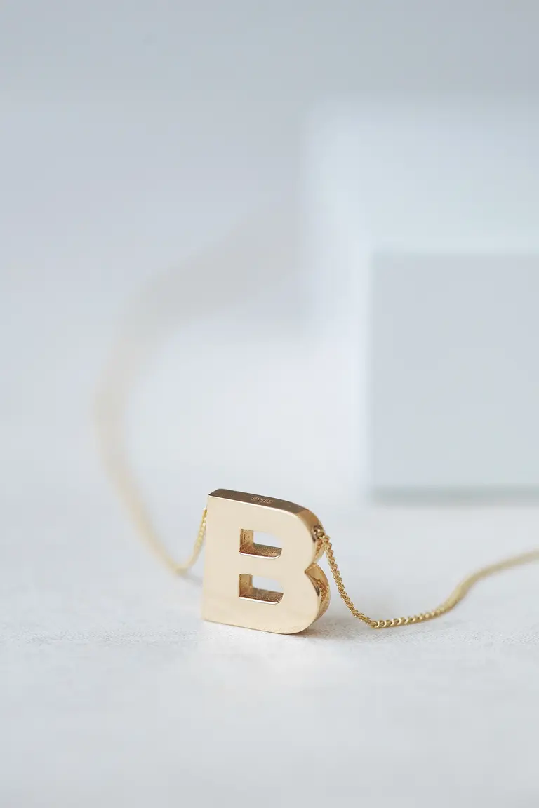 Ожерелье с буквой "B" — фото 1